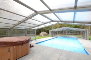 UNIQUE! 40 Pvt. Ac. Fireplace, Grill, Enclosed Heated Pool & Hot Tub - Image 3