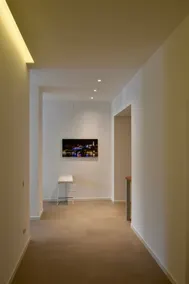 Stylish Lakefront House - Image 3