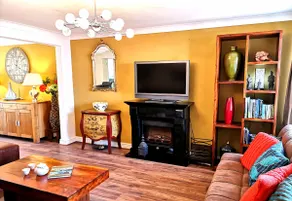 Newcastle King Park 3-Bedroom Spacious Home - Image 2