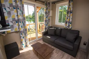 Beautiful SPA cottage facing the pond - Image 3