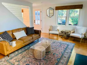 Hideaway House: Modern home, historic seaside town - Image 3