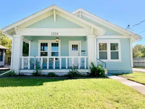 Gå til TWU! Shiplap Cottage, Denton Square, UNT - Image 2