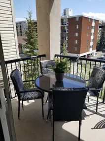Walking distance to Saddledome, 17th ave and Tower - Image 2