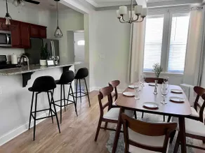 Stylish Townhome (3BR 2.5BA) - Image 4