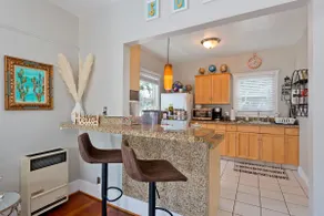 Urban Chic 2 bedroom, BLOCKS from PETCO! W/parking - Image 5