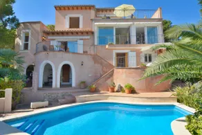 Bella villa con piscina privata e giardino, vista sul mare - Image 2