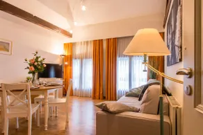 Spacious apartment in the historical center - Image 3