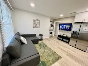 ST 2 Cute & Cozy Apartment by Disneyland & Beaches - Image 2