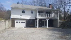 Charming Relaxing Raised Ranch - Image 3