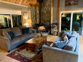 Private Lake, remodeled, sleeps 12 in beds, K9s OK - Image 3