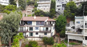 4BDR Hill House, VIEWS, Fireplace, Deck - Image 3
