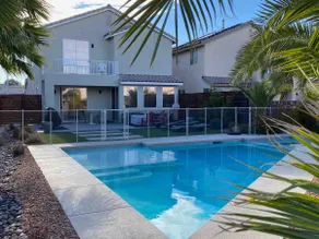Luxury Retreat: Pool & Hot Tub – 5 Min to Strip! - Image 5