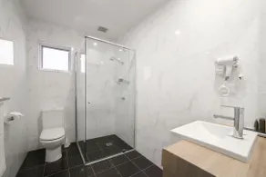 Best Western Plus Bolton on the Park - Image 4