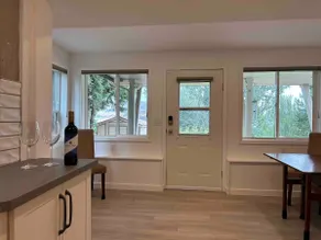 Prime, quiet location; full kitchen; patio; EVplug - Image 3