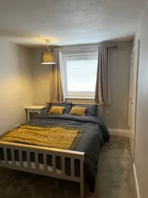 Spacious Apartment near Heathrow with Allocated Parking - Image 4