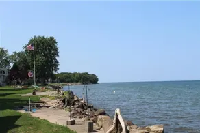 Charming cottage on Lake Ontario - Image 2