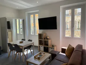 Renovated 2-room 40 m² apartment, Port de Nice - Image 3