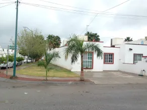 Spacious Private Residential House - Image 2