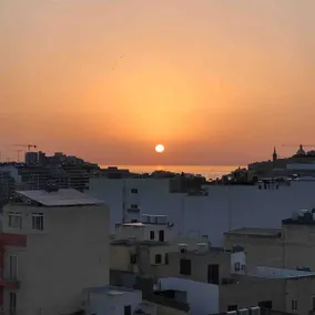 Msida Oasis: 2 Bed Apartment with view of Valletta - Image 3