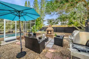 Perfect Location w/ pool -close to beach or DT! - Image 3
