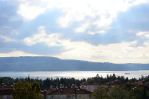 Sunny seaview 2-bedroom apt near the seaside - Image 3
