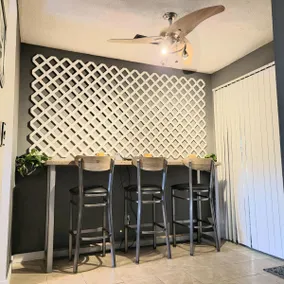 🦾HI-TEK MANOR🤖Central Location🗣️ Two 75in 4k LED TV'S🚀1GB internet🖥️ - Image 2