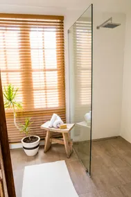 Self Contained Guest House by the beach. - Image 3