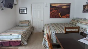 Private Entrance w Balcony & Hot Tub! King +Twin - Image 3