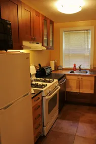 Stylish 2 BR, 2 Bath, Private Back Yard Apartment - Image 5