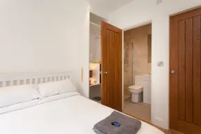 The Woodpecker Snug - Image 5