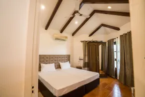 Modern & comfy 2BHK apartment by the beach - Image 4