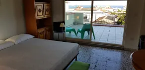 Apartment on the main street with sea view - Image 3