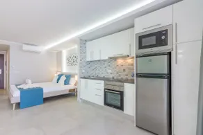 Klayman Diamond Aparthotel - Image 4