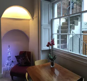 Gorgeous 2 bedroom apartment in City Centre - Image 3