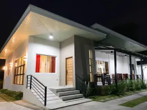 Debb1e's Transient House/Pool/4BR/3BA/Max 16 PAX - Image 2