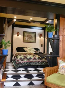 Cozy Banana Cabana w/ soaking tub heated floors in secluded garden - Image 4