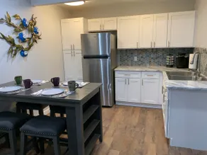 Centerpoint Guesthouse - Image 2