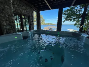 Grand Lake Opulence: Luxe Waterfront Retreat - Image 5