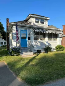 Adorable single story cottage-by-the-sea - Image 3