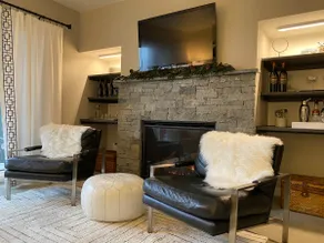NEW: Stylish Ski On/Ski Off Mountainside Retreat - Image 5