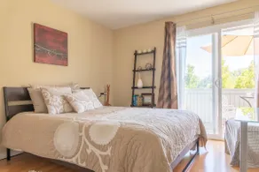 Urban Studio with Views: 2 Bedrooms Near Downtown - Image 2