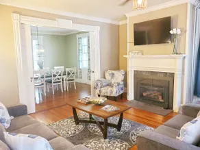 Spacious Farmhouse near beaches, bike path and URI - Image 5