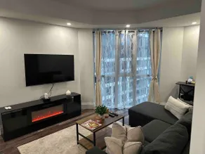Modern 1BR Toronto Downtown Condo, King size bed - Image 3