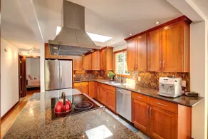 Central Sammamish Home With Private Setting - Image 3