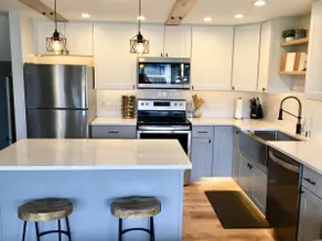 Modern Downtown Condo w/ Pool, Bikes, Kayaks - Image 2
