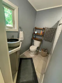 Country-Clubhouse Tiny Home. Close to downtown! - Image 5