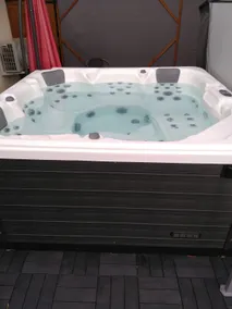 Jacuzzi, sauna included, air-conditioned city accommodation - Image 3