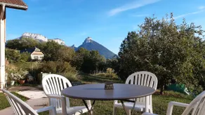 Chalet with view and garden - Image 4