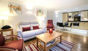 Luxury Ground Floor Apartment with Parking in Central Bath - Image 3