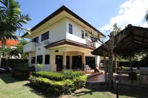 Beautiful Garden 4 Bedroom Villa with Private Pool - Image 4